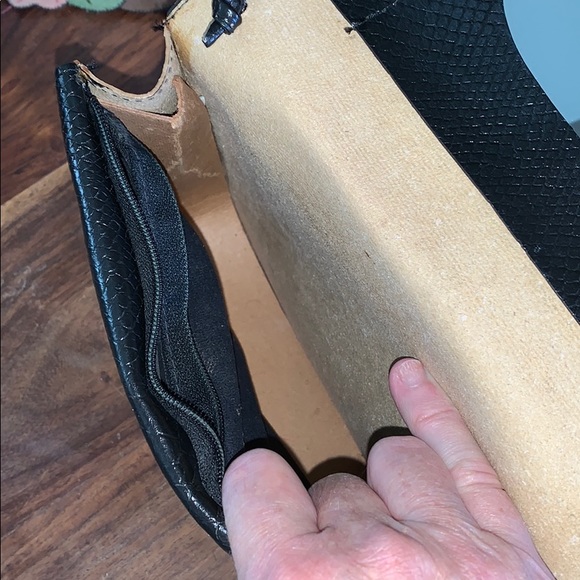 Small Leather Crossbody Casual Evening Out Purse EUC - Picture 4 of 7